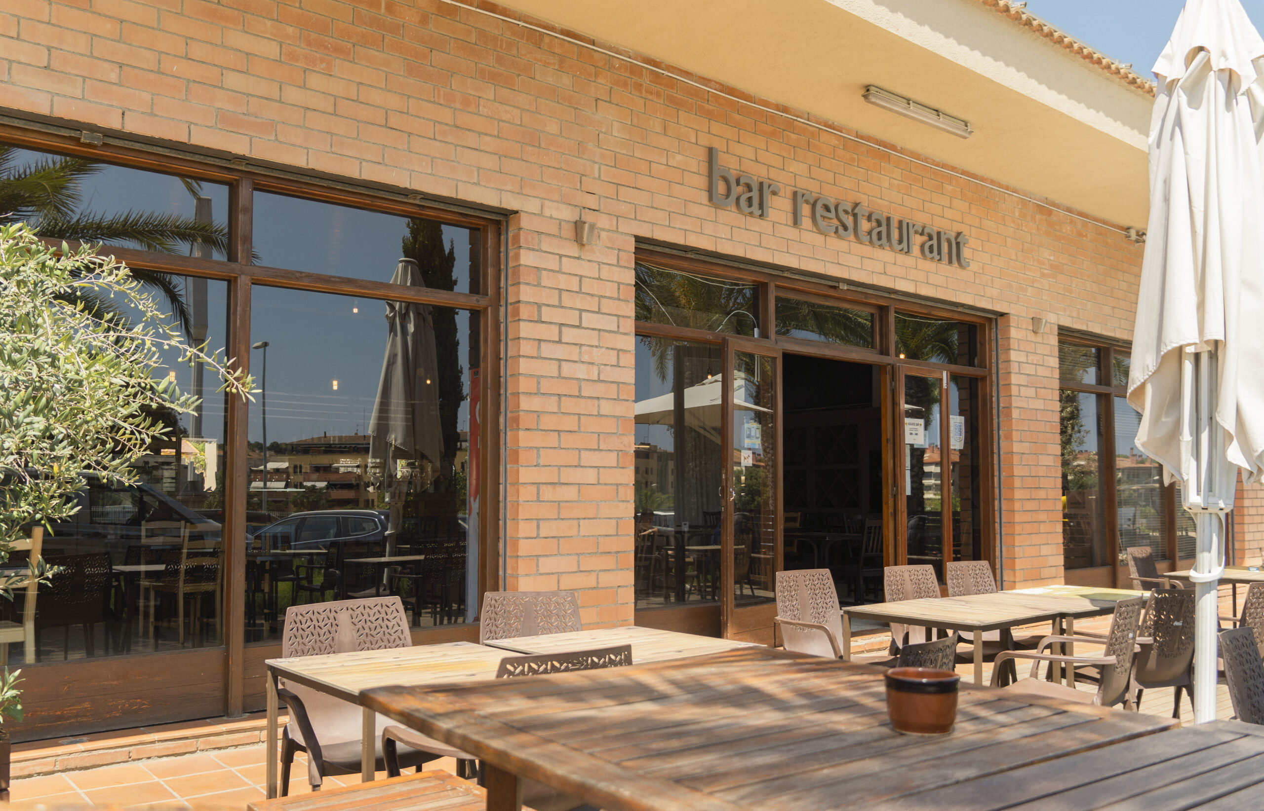 TKN-Bar-exterior-1